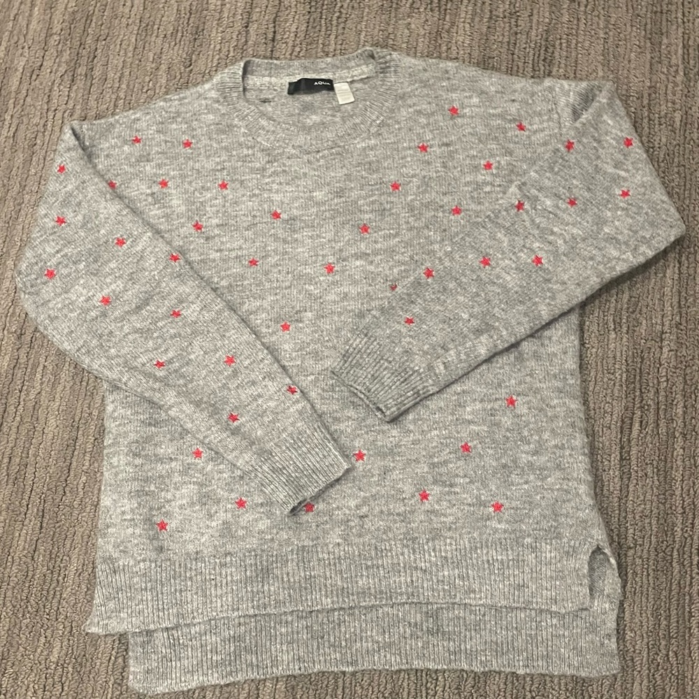 Aqua brand by Bloomingdale’s crew neck sweater heather gray with red stars.